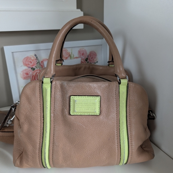 Marc Jacobs Handbags - 💚 Vintage 2010's Marc Jacobs Classic Q Fran Pebble Leather Crossbody Bag, Taupe